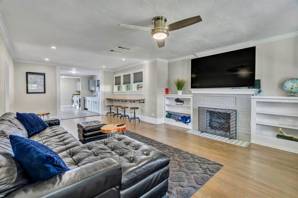 4829 Pershing Avenue