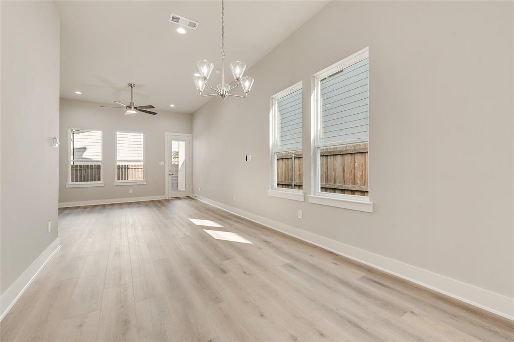 Lincoln Manor 02 - Residential