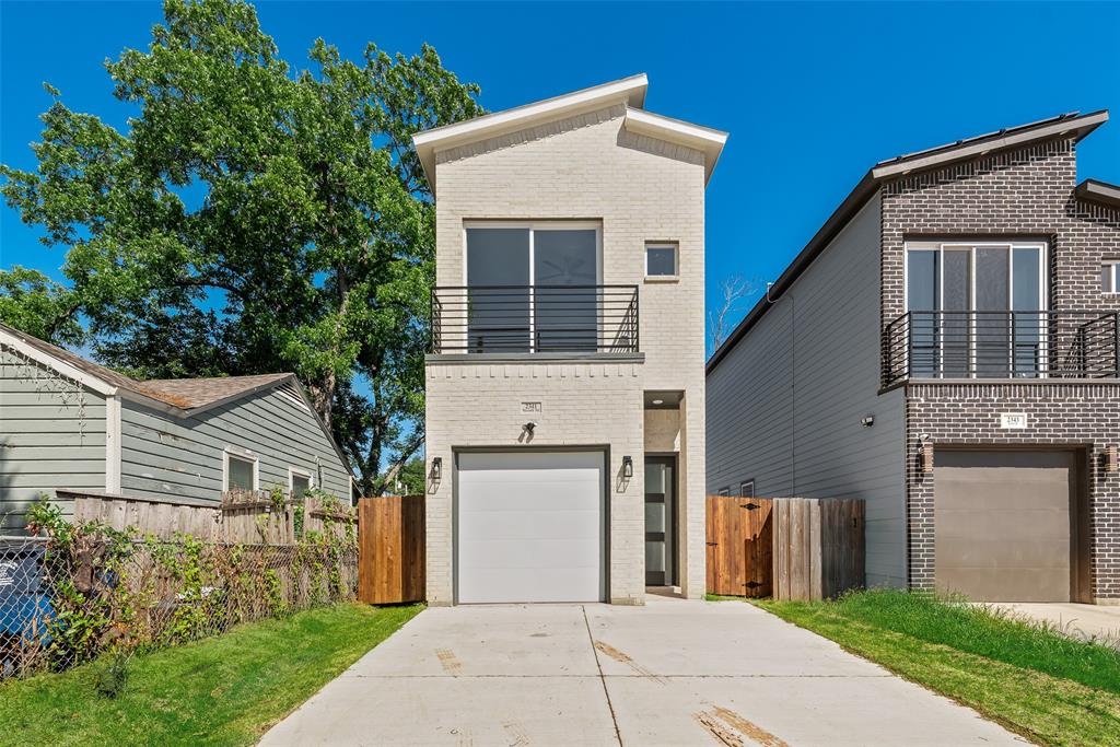 Lincoln Manor 02 - Residential