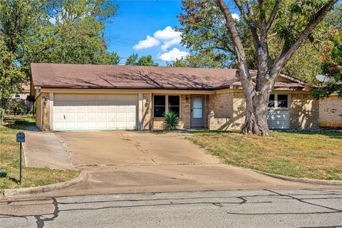 Photo of 3629 Wingate Drive, Waco, TX 76706 (MLS # 21086959)