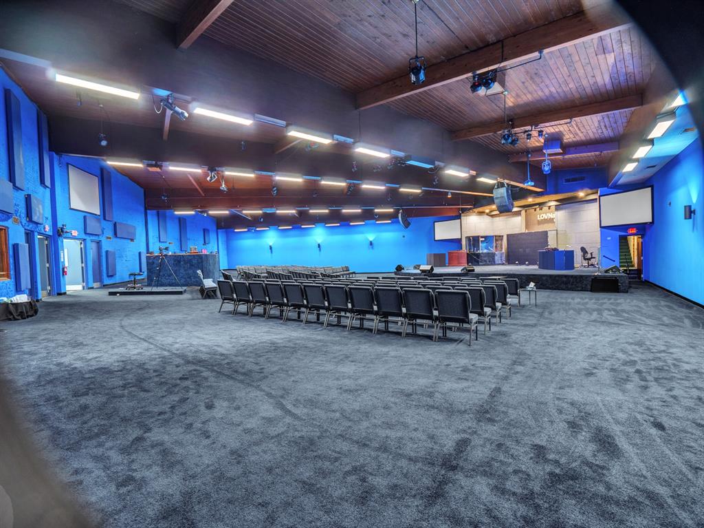 Pipeline Road Ch Of Christ Adn - Commercial Sale