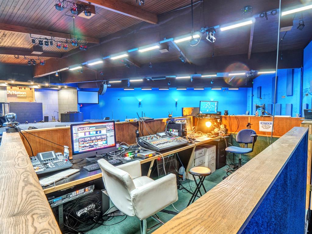 Pipeline Road Ch Of Christ Adn - Commercial Sale