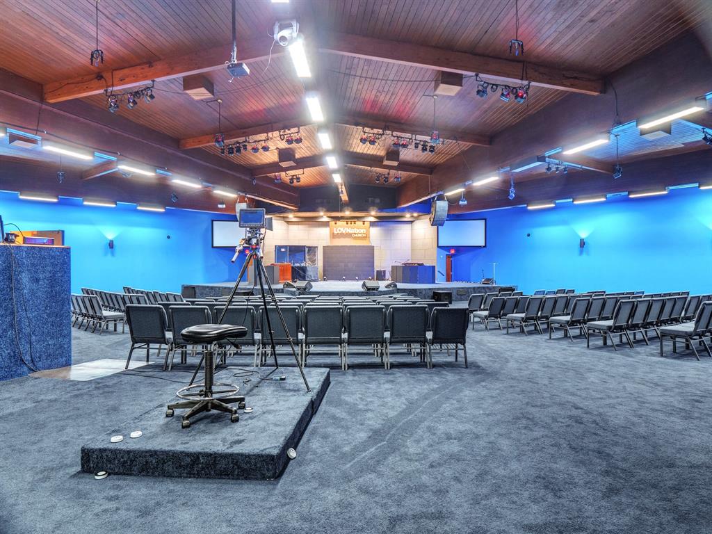 Pipeline Road Ch Of Christ Adn - Commercial Sale