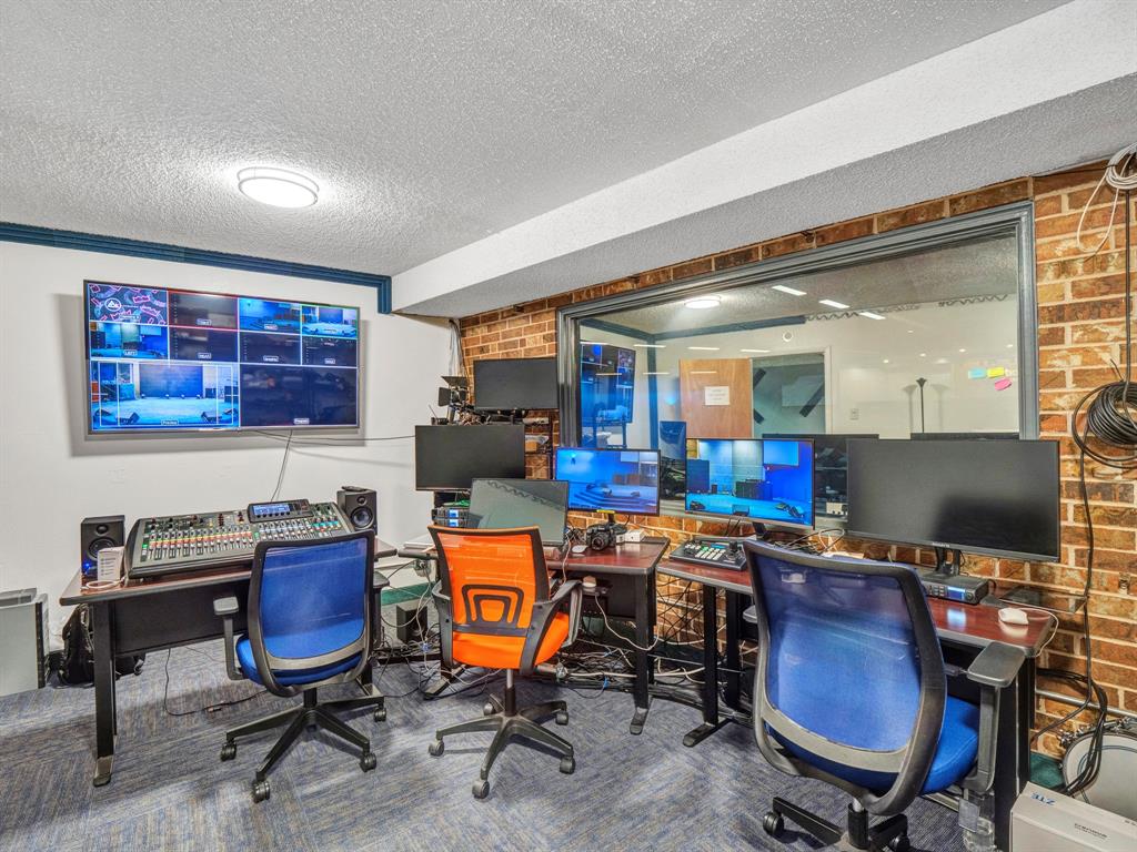 Pipeline Road Ch Of Christ Adn - Commercial Sale