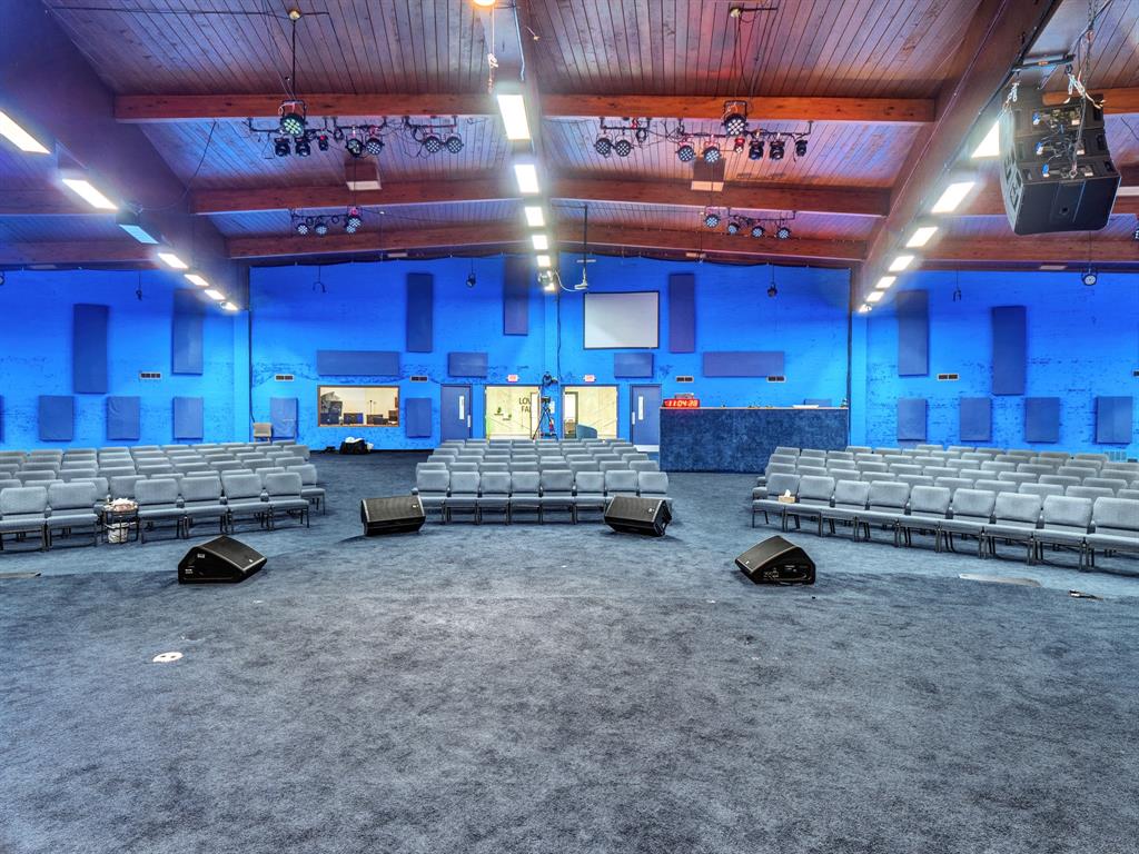 Pipeline Road Ch Of Christ Adn - Commercial Sale