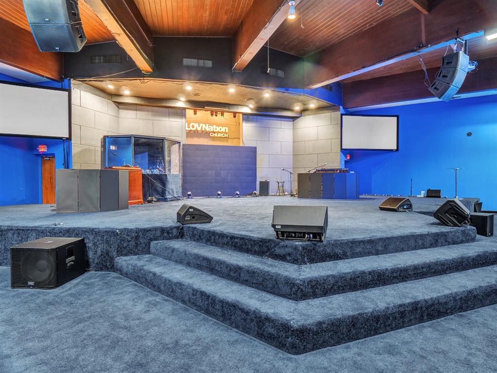 Pipeline Road Ch Of Christ Adn - Commercial Sale