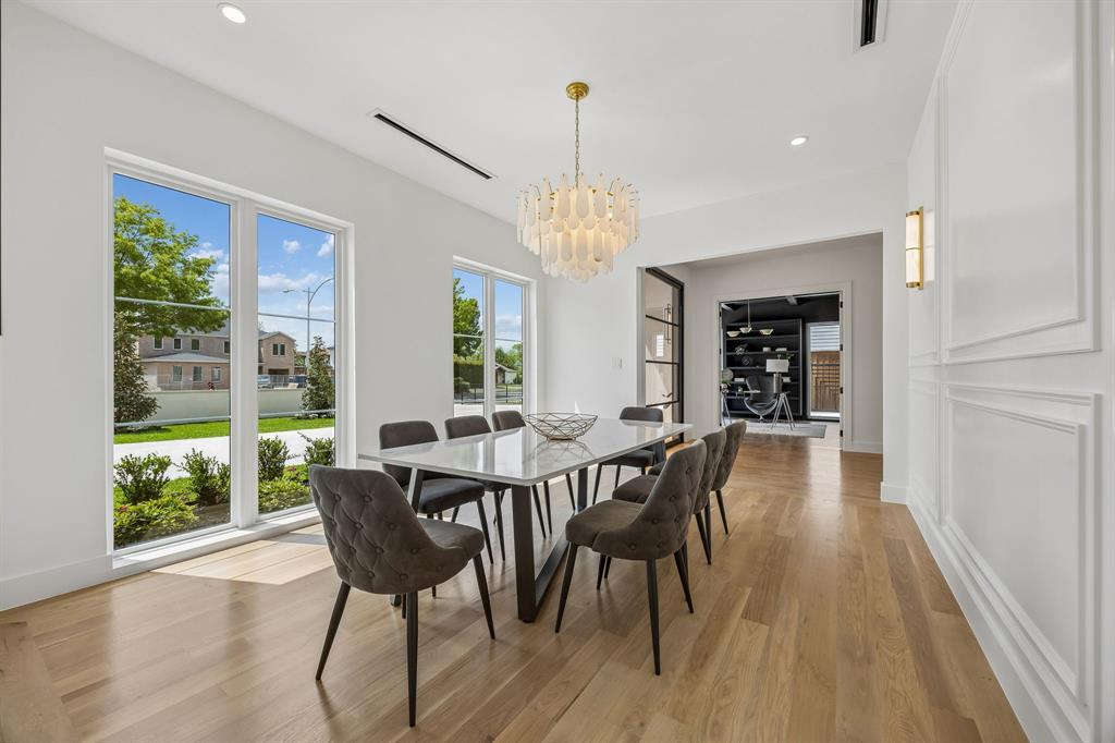 Royal Crest - Residential