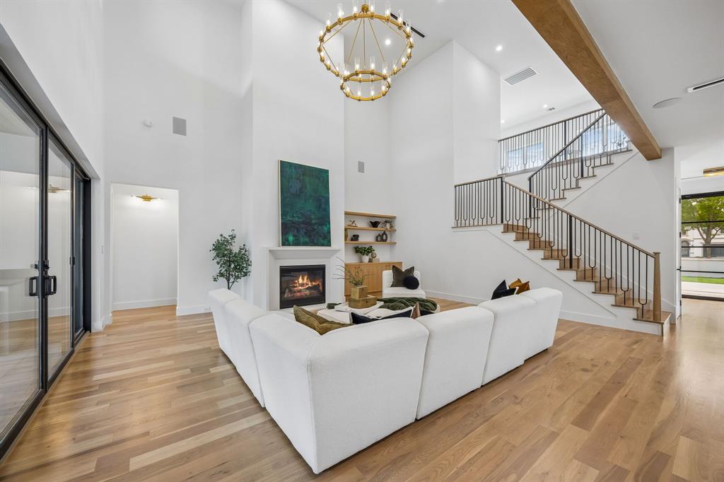 Royal Crest - Residential