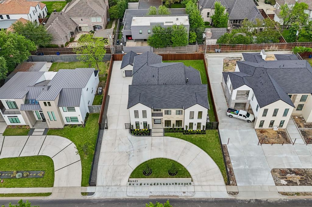 Royal Crest - Residential