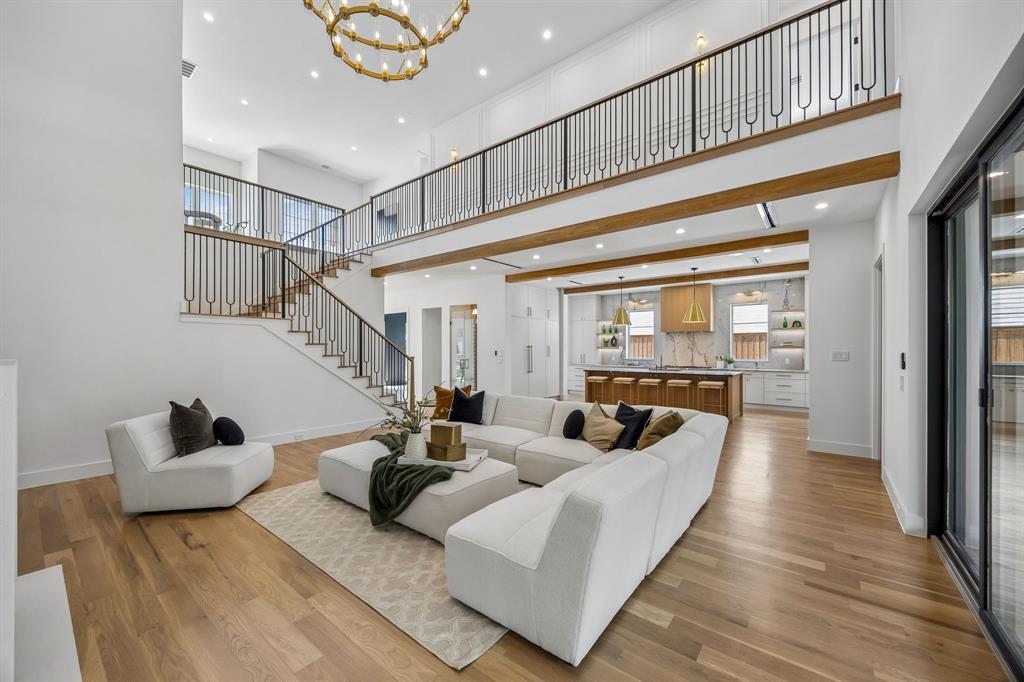 Royal Crest - Residential