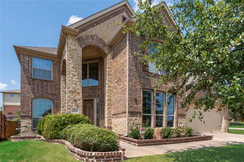 Photo of 419 Aylesbury Drive, Roanoke, TX 76262 (MLS # 21346415)