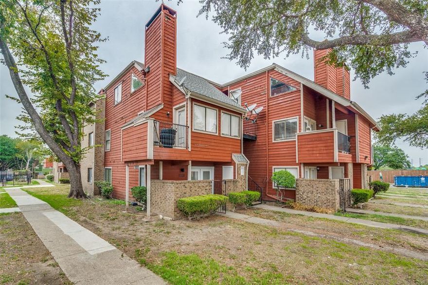 Light Bright and open 1 bed, 1 bath completely remodeled condo in highly sought after RISD schools in Richland Trace Condo complex. The unit boasts wrought iron entry gate, semi-private covered patio, eat-in kitchen, luxury vinyl tile flooring throughout, new cabinets, dual sinks in master bathroom, new woodburning fireplace, new decorative lighting, new blinds, space for stackable washer and dryer in the unit. Easy access to I-635, I-75, and Richland College