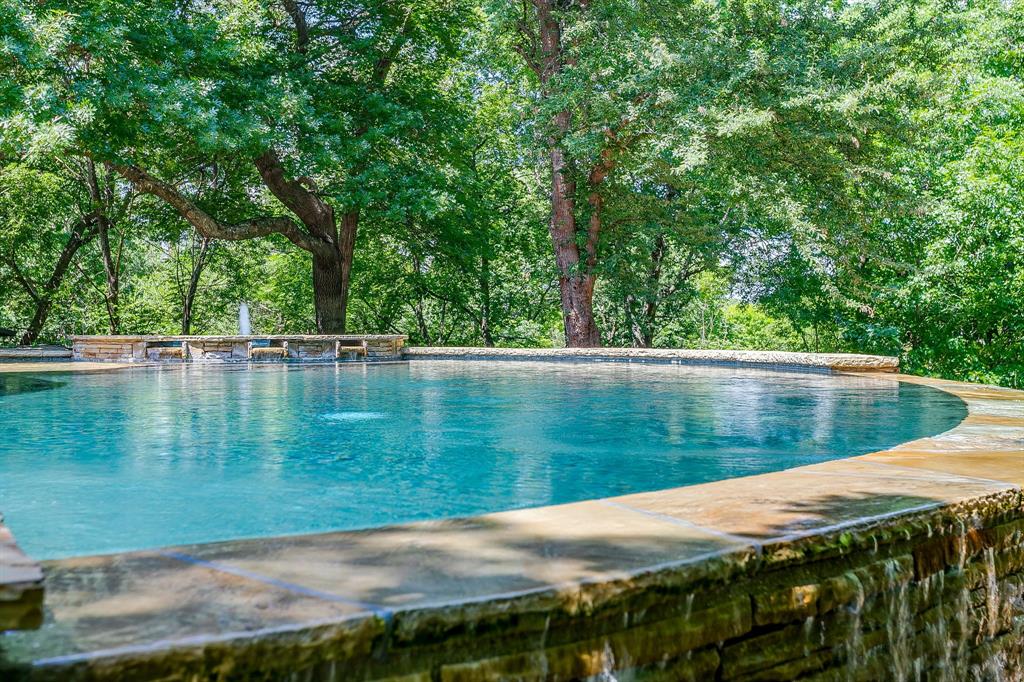 1107 N Cockrell Hill Road