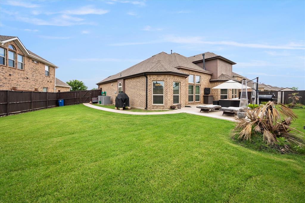 2604 Grand Colonial Street