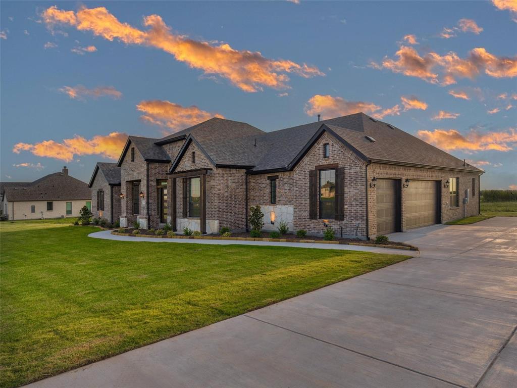 2108 Charters Circle