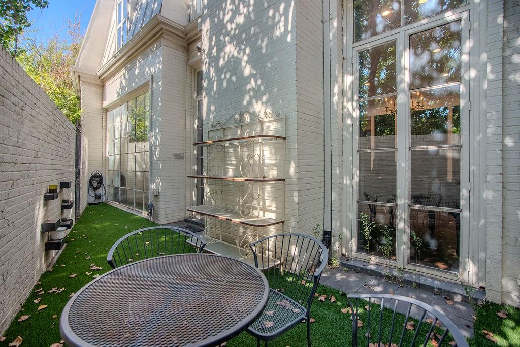 Highland Park West Twnhms Mccleary - Residential