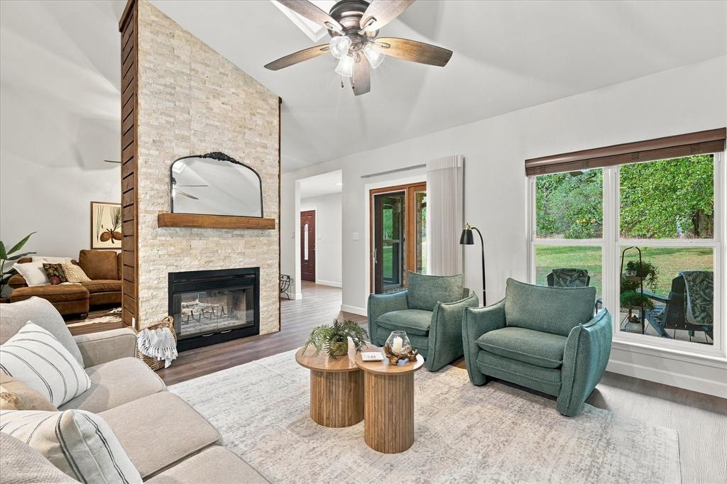 805 W Woodglen Drive