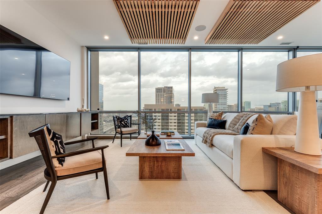 2200 Victory Avenue 2107