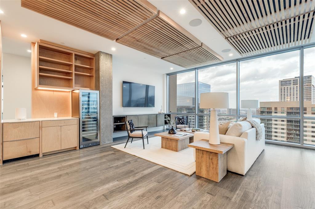 2200 Victory Avenue 2107