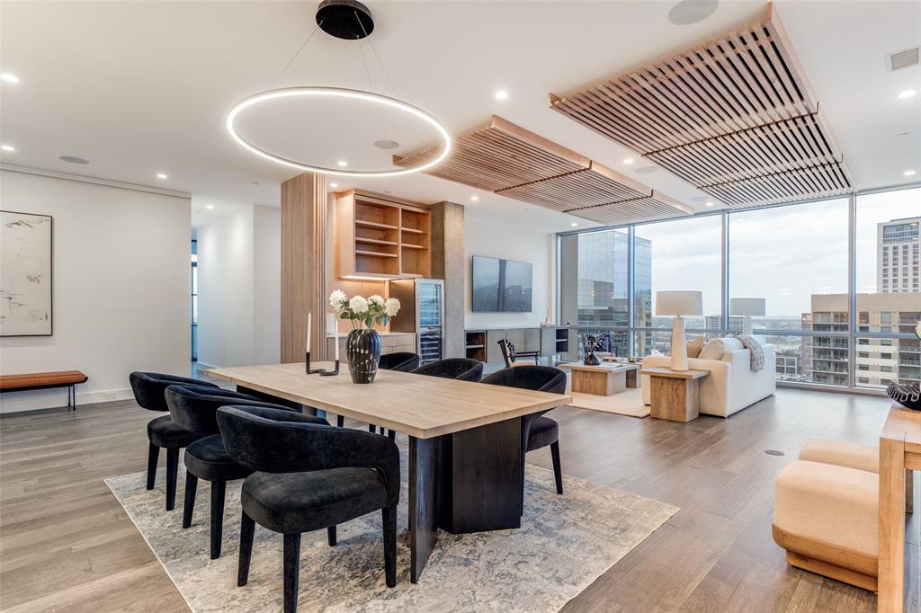 2200 Victory Avenue 2107