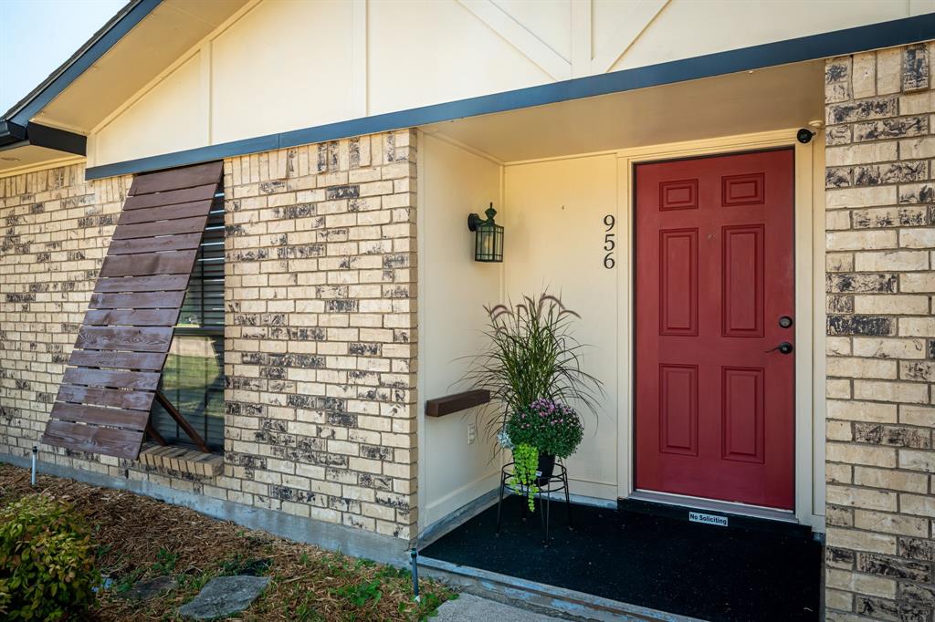956 Lockhart Drive
