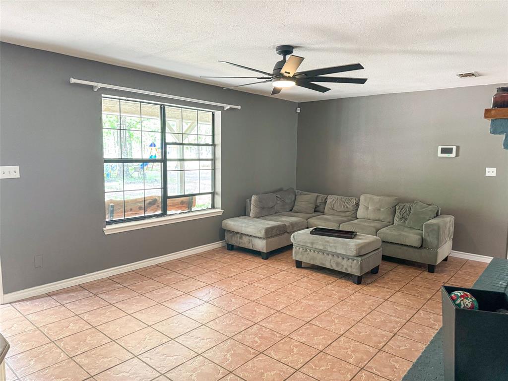 3836 Farm Road 196 N
