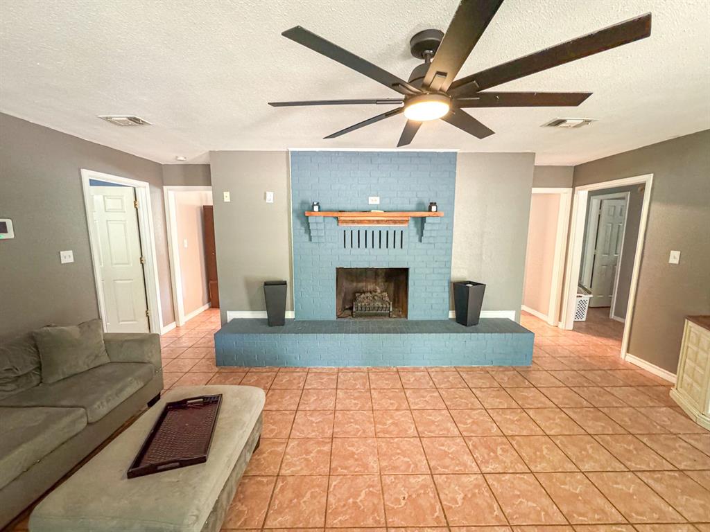 3836 Farm Road 196 N