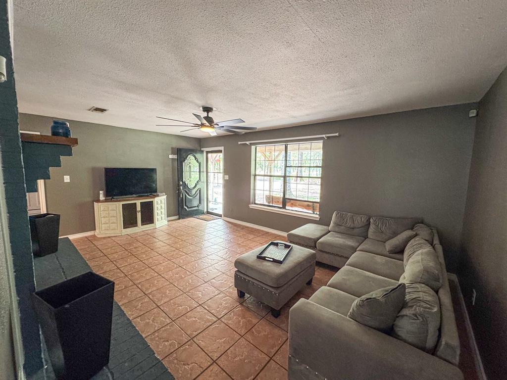 3836 Farm Road 196 N