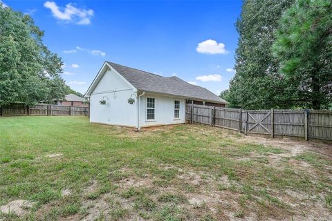 A home in Lindale