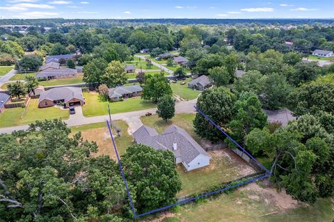 A home in Lindale