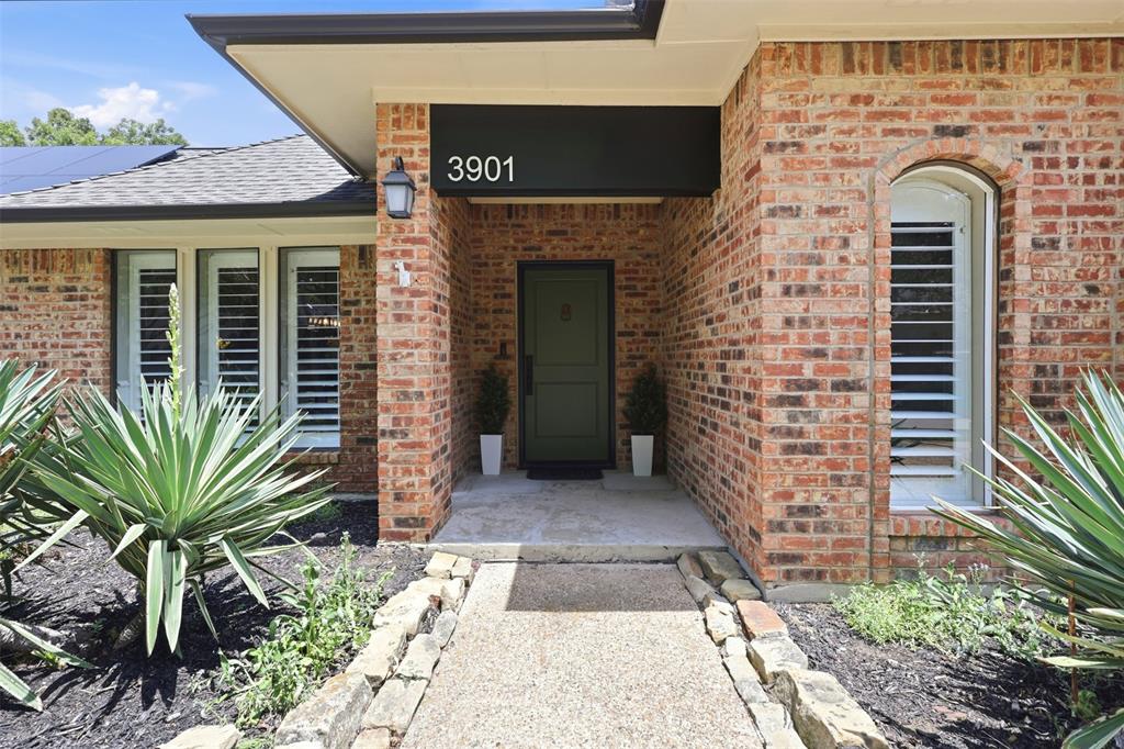 3901 Leon Drive