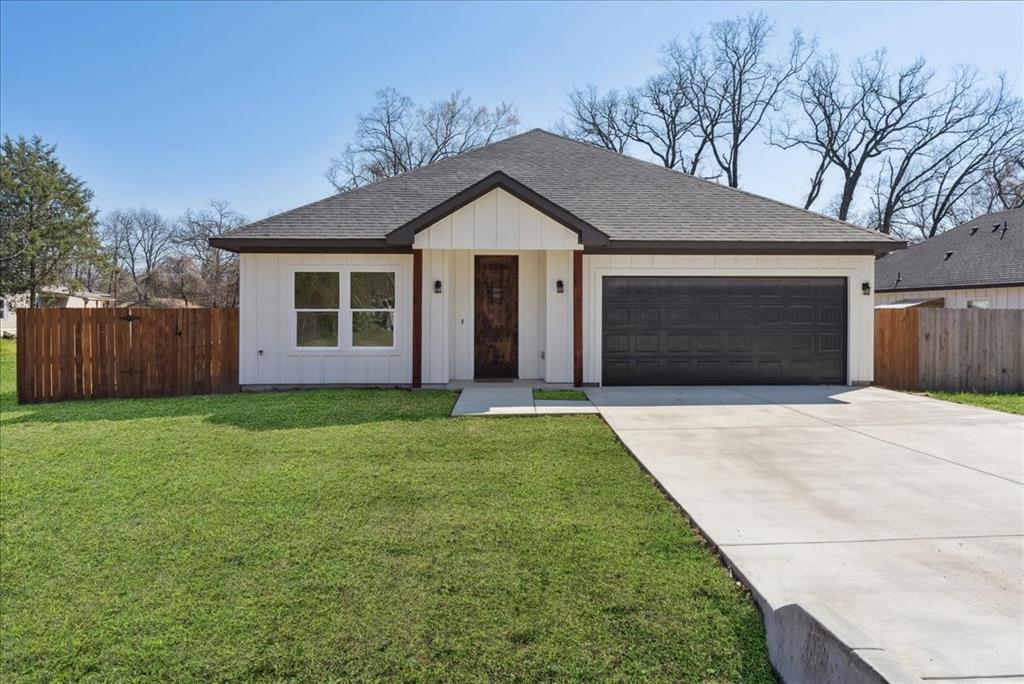 805 Royal Way