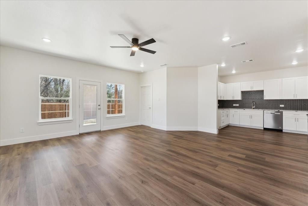 805 Royal Way