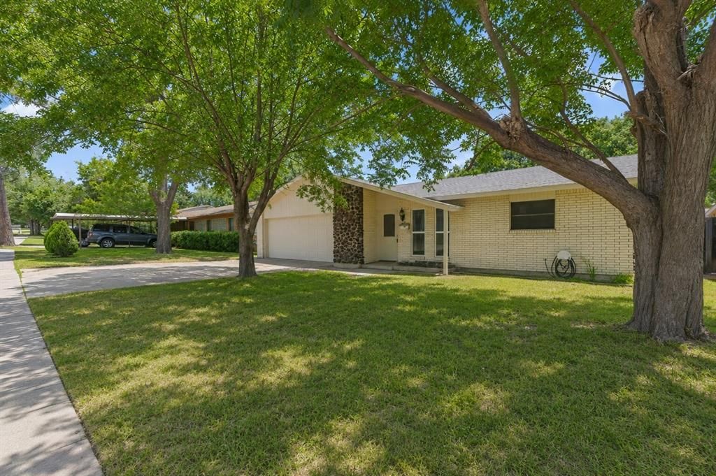 Photo of 4709 Fair Park Boulevard, Fort Worth, TX 76115 (MLS # 21273242)