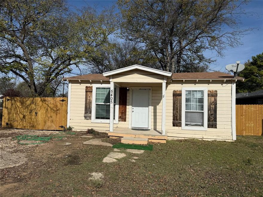 This charming 2-bedroom, 1-bath home offers cozy living with unbeatable proximity to downtown. Full of character, the home features a functional layout, inviting living spaces, and natural light throughout. Ideal for first-time buyers, downsizers, or investors, it provides the perfect blend of charm and convenience. Could go FHA

Enjoy quick access to downtown dining, shopping, and entertainment while still feeling tucked away in a welcoming neighborhood. A great opportunity to own a character-filled home in a prime location.