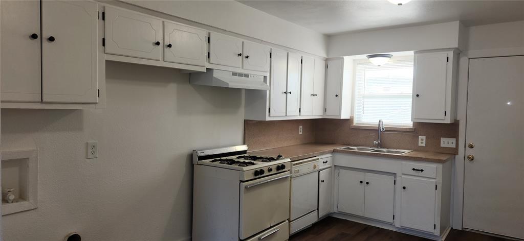 Custer Village 01 - Residential Lease