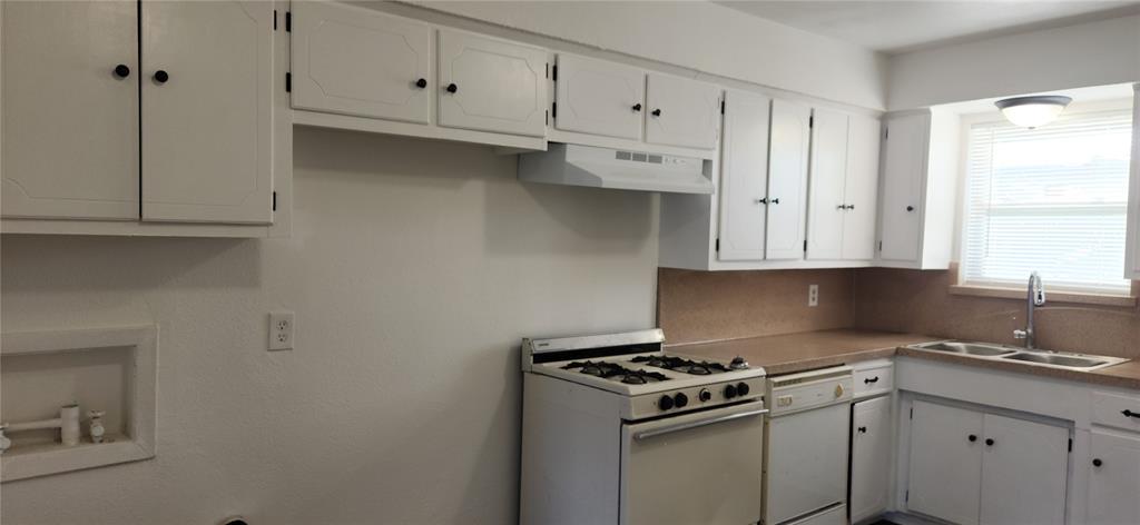 Custer Village 01 - Residential Lease