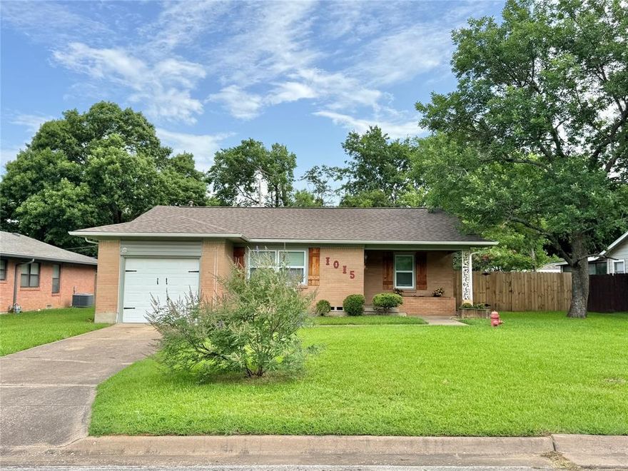 $3K in concessions with a full price offer. This charming 3-bedroom, 1.5-bath home is nestled on an oversized lot in a quiet, established West Sherman neighborhood—just minutes from Fairview Park, top-rated schools, shopping, and downtown.
With over $80,000 in recent updates, this well-maintained property features beautifully renovated bathrooms, an updated kitchen, newer windows, and a recently replaced roof. Brick and vinyl siding offer timeless curb appeal, while the interior boasts carpet-free living for easy maintenance.
Enjoy the privacy of a nearly new wood fence, mature trees, and plenty of outdoor space to relax or entertain. This Premier West Sherman home is truly move-in ready and filled with warmth, charm, and thoughtful improvements. Refrigerator, washer and dryer convey with the property.
Refrigerator, washer, and dryer convey.
