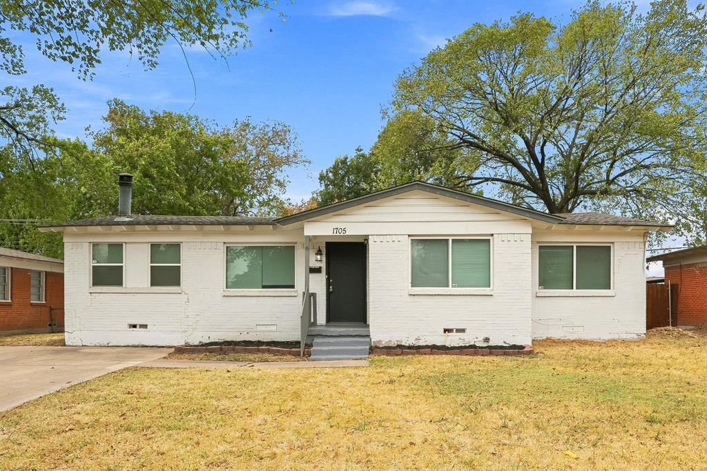 Photo of 1705 Longview Street, Mesquite, TX 75149 (MLS # 21383043)