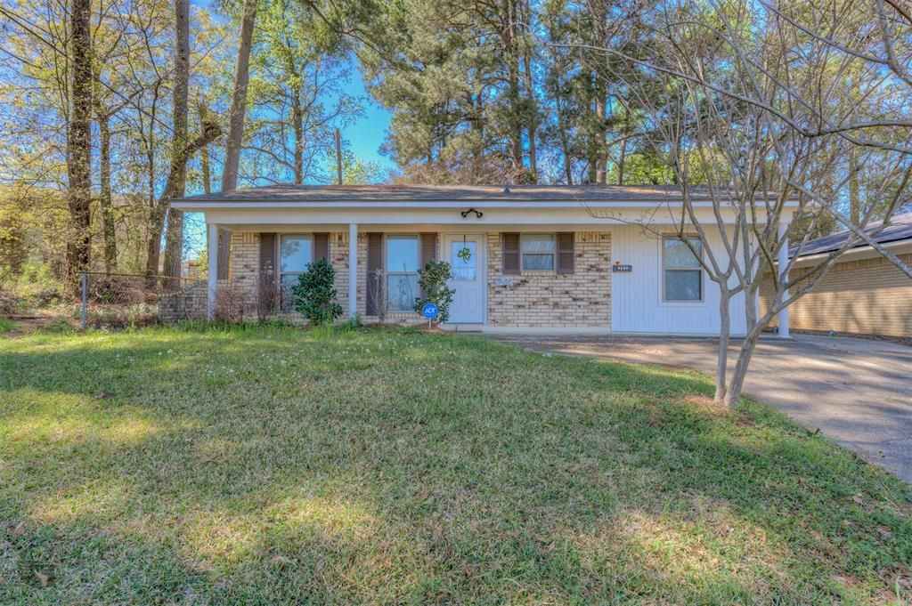 Photo of 9248 N Southland Park Drive, Shreveport, LA 71118 (MLS # 21209230)
