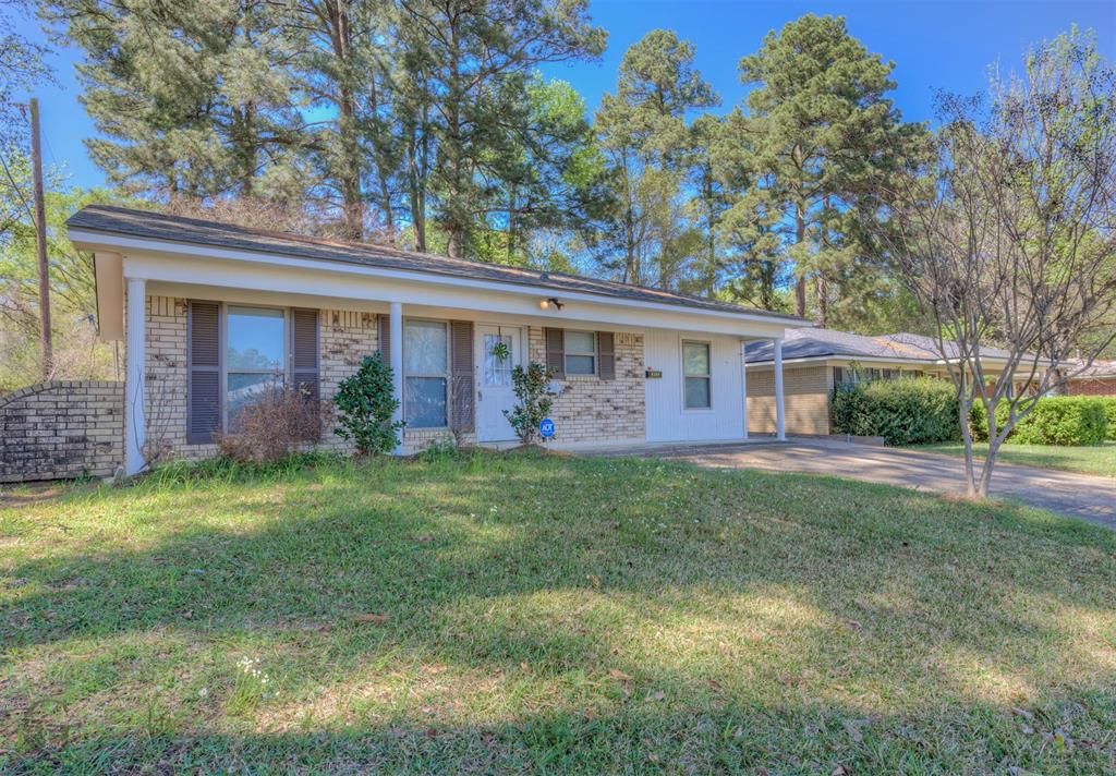 Photo of 9248 N Southland Park Drive, Shreveport, LA 71118 (MLS # 21209230)
