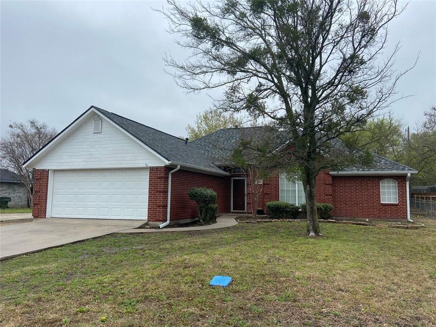 AVAILABLE TO SHOW 6-1-25 !!!   Great Starter Home entertaining 3br, 2ba, Brick construction on .24ac lot. New Roof in 2022. Close to all schools. Property has current tenant vacating 5-31-25. Property ready to show 6-1-25.  ALL PICTURES ON MLS ARE PRE TENANT