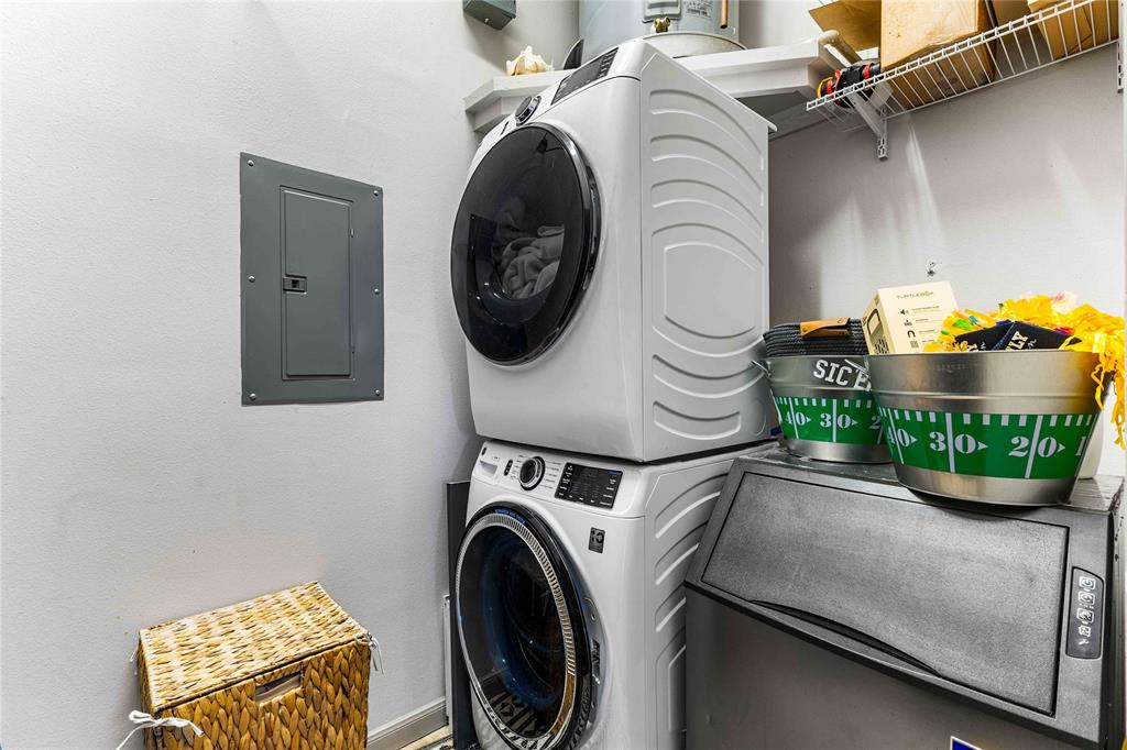 CONDO THE BALCONIES: DOWNTOWN CONDOMINIUMS, - Residential