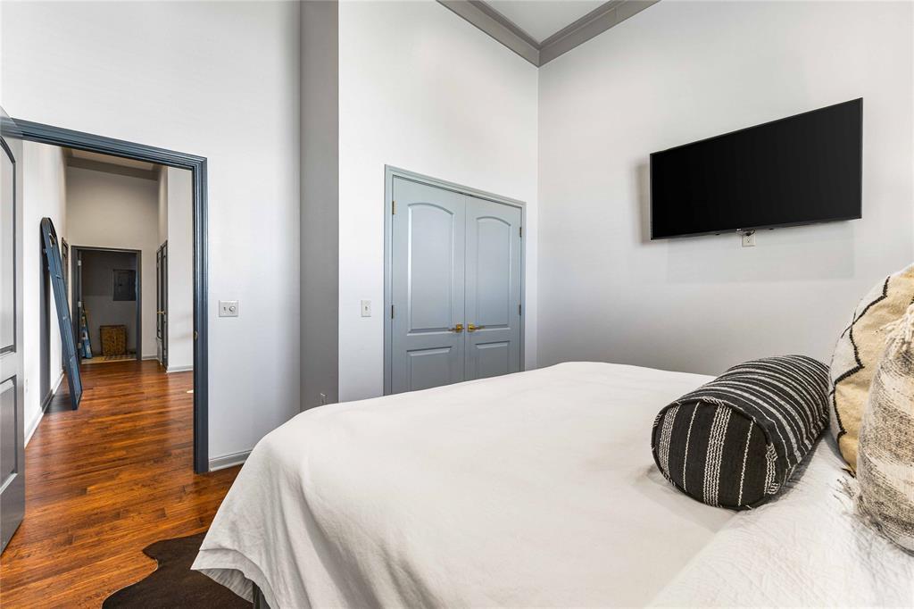 CONDO THE BALCONIES: DOWNTOWN CONDOMINIUMS, - Residential