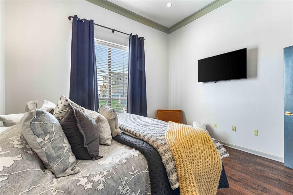 CONDO THE BALCONIES: DOWNTOWN CONDOMINIUMS, - Residential