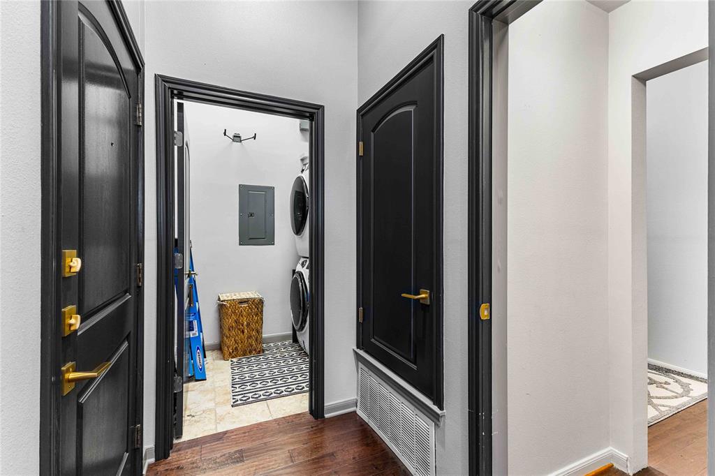 CONDO THE BALCONIES: DOWNTOWN CONDOMINIUMS, - Residential