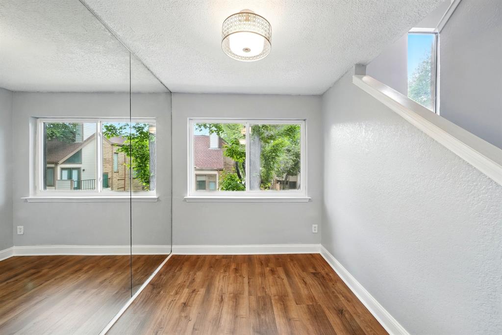 Arlington Oaks Condo - Residential