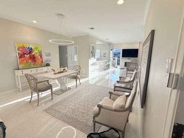 Royal Lane Condos 5800 - Residential