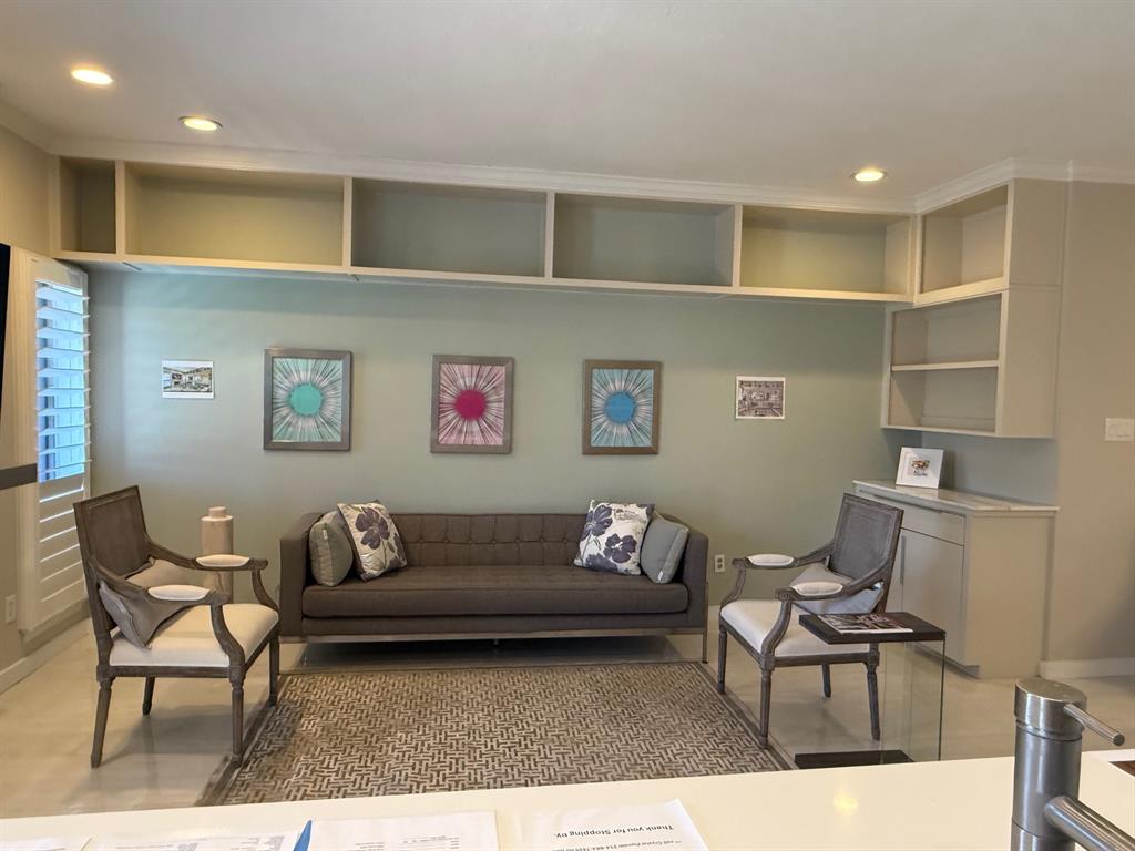 Royal Lane Condos 5800 - Residential