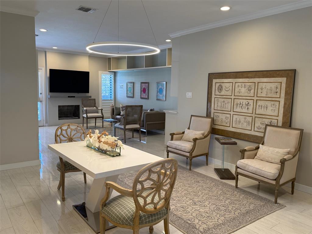 Royal Lane Condos 5800 - Residential